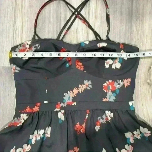 American Eagle Grey Floral Sleeveless Mini Dress Adjustable Sundress Size 10 - Picture 8 of 8
